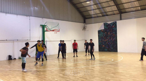 衡陽(yáng)市鐵一中學(xué)生體育館木地板完工驗(yàn)收
