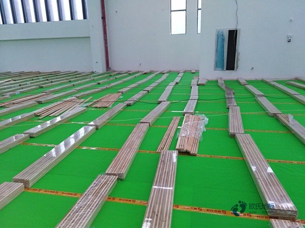那有體育籃球木地板要多少錢(qián)