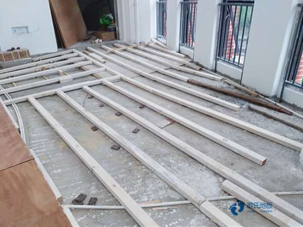 那有體育籃球木地板要多少錢(qián)