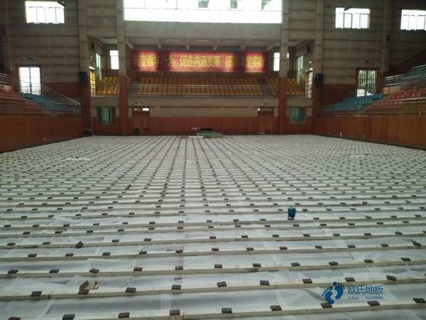 運(yùn)動(dòng)場(chǎng)木地板電話1