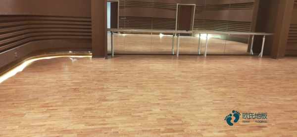 雙層龍骨體育場(chǎng)木地板1