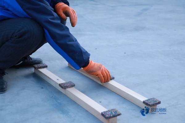 那有體育運(yùn)動木地板防護(hù)