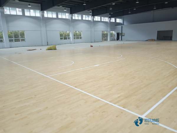 學校籃球體育地板多少錢