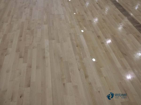 學校籃球體育地板多少錢