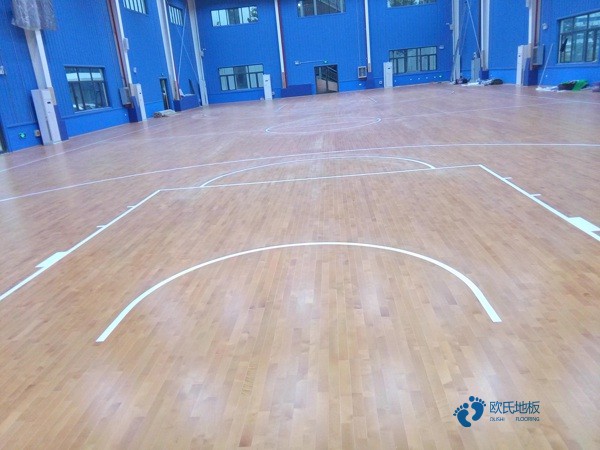 學?；@球體育地板費用