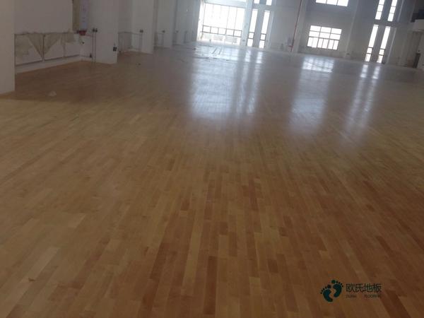 那有體育運(yùn)動(dòng)木地板防潮