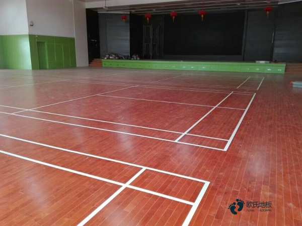 室內(nèi)運(yùn)動(dòng)木地板場(chǎng)地