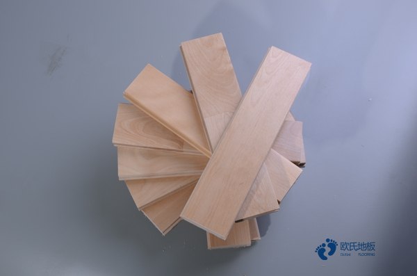 懸浮式籃球運動木地板要用什么擦好