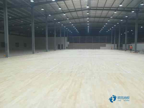 中學體育籃球木地板價格多少