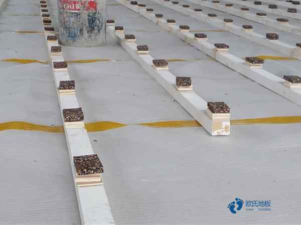 高品質(zhì)籃球木地板價格