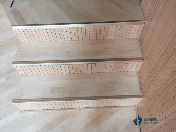 中學(xué)體育籃球木地板價錢