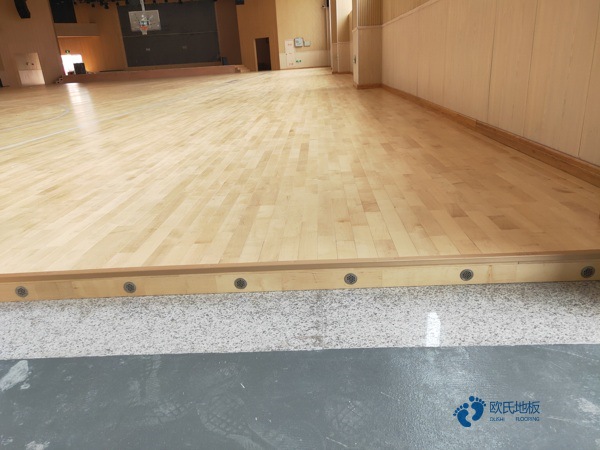 中學(xué)體育籃球木地板價錢