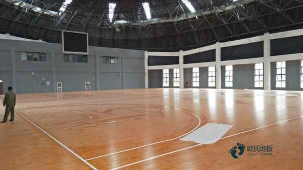 懸浮式運(yùn)動(dòng)木地板那種好