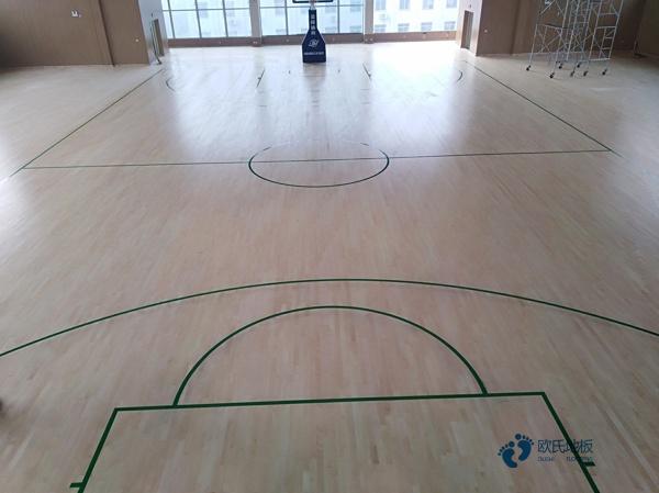 20厚運(yùn)動場地木地板哪個牌子環(huán)保1