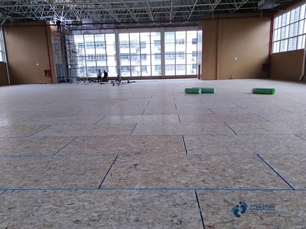 20厚運(yùn)動場地木地板哪個牌子環(huán)保2