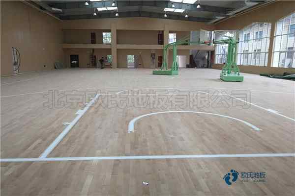 中學(xué)運(yùn)動(dòng)型地板施工單位1