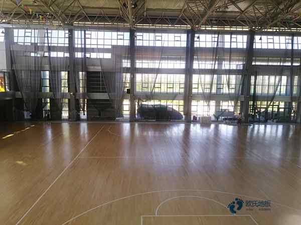 大學(xué)運(yùn)動體育木地板施工單位1