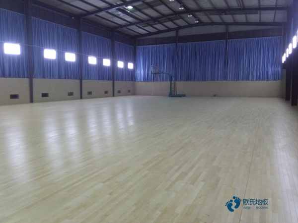 優(yōu)惠的籃球體育地板生產(chǎn)線設備