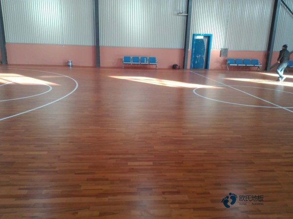 學(xué)校運(yùn)動(dòng)館地板施工1