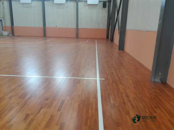 學(xué)校運(yùn)動(dòng)館地板施工2