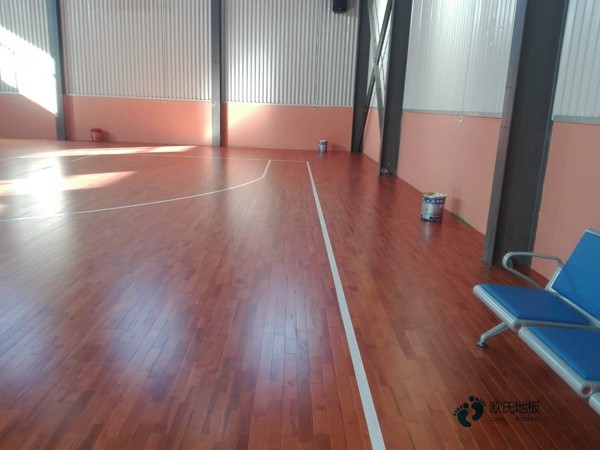 學(xué)校運(yùn)動(dòng)館地板施工3