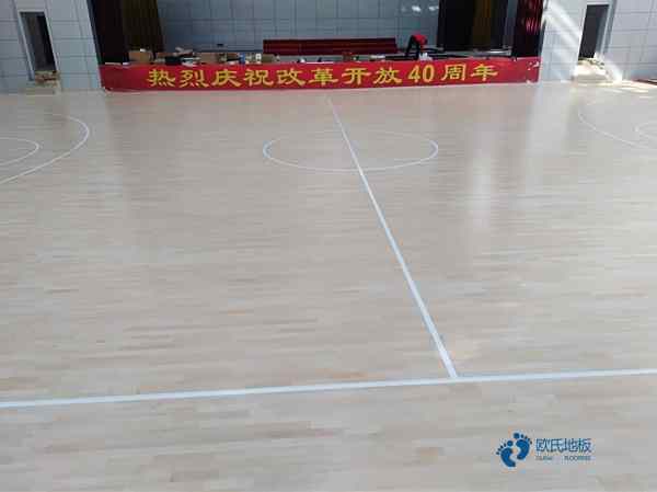 學(xué)校籃球場(chǎng)地地板哪種好些3